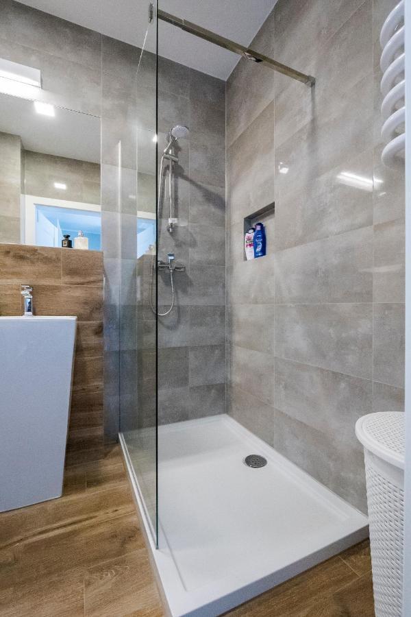 Apartament Alfa With Parking Познань Екстер'єр фото