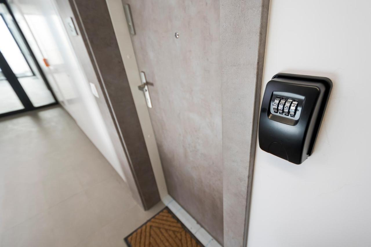 Apartament Alfa With Parking Познань Екстер'єр фото